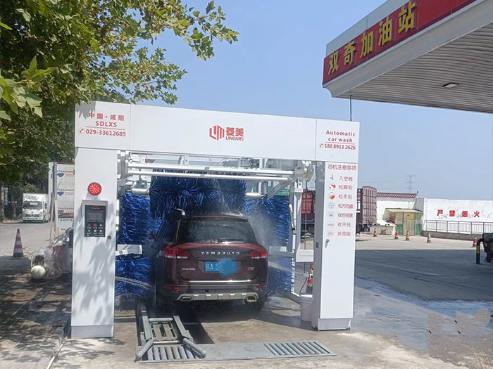 9刷+4風(fēng)機(jī) 隧道洗車機(jī)